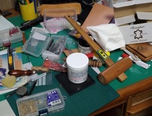 レザークラフト制作風景